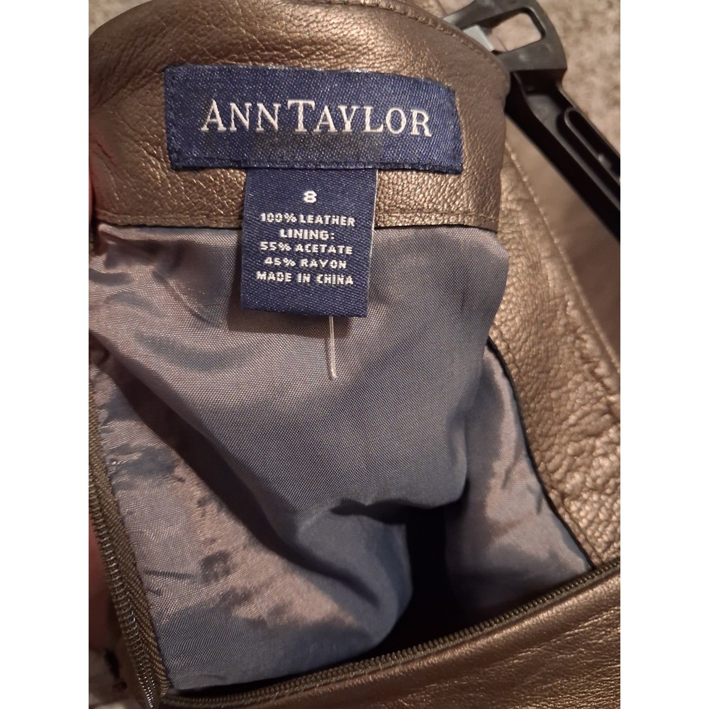Ann Taylor Bronze Metallic 100% Leather Knee Skirt Size 8 Y2K Minimalist Midi - Picture 6 of 9